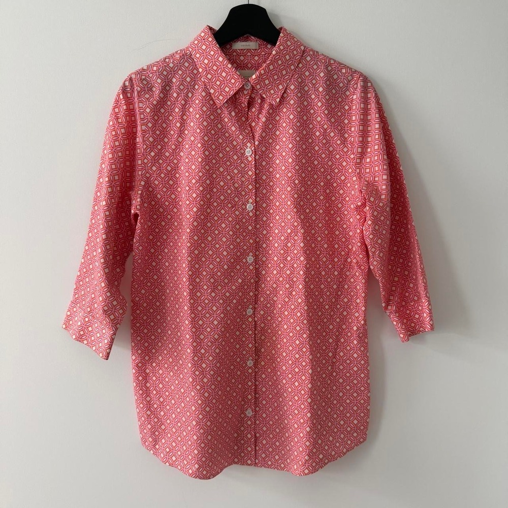 Chico's pink & white geometric pattern button-up shirt non iron in size 0 US